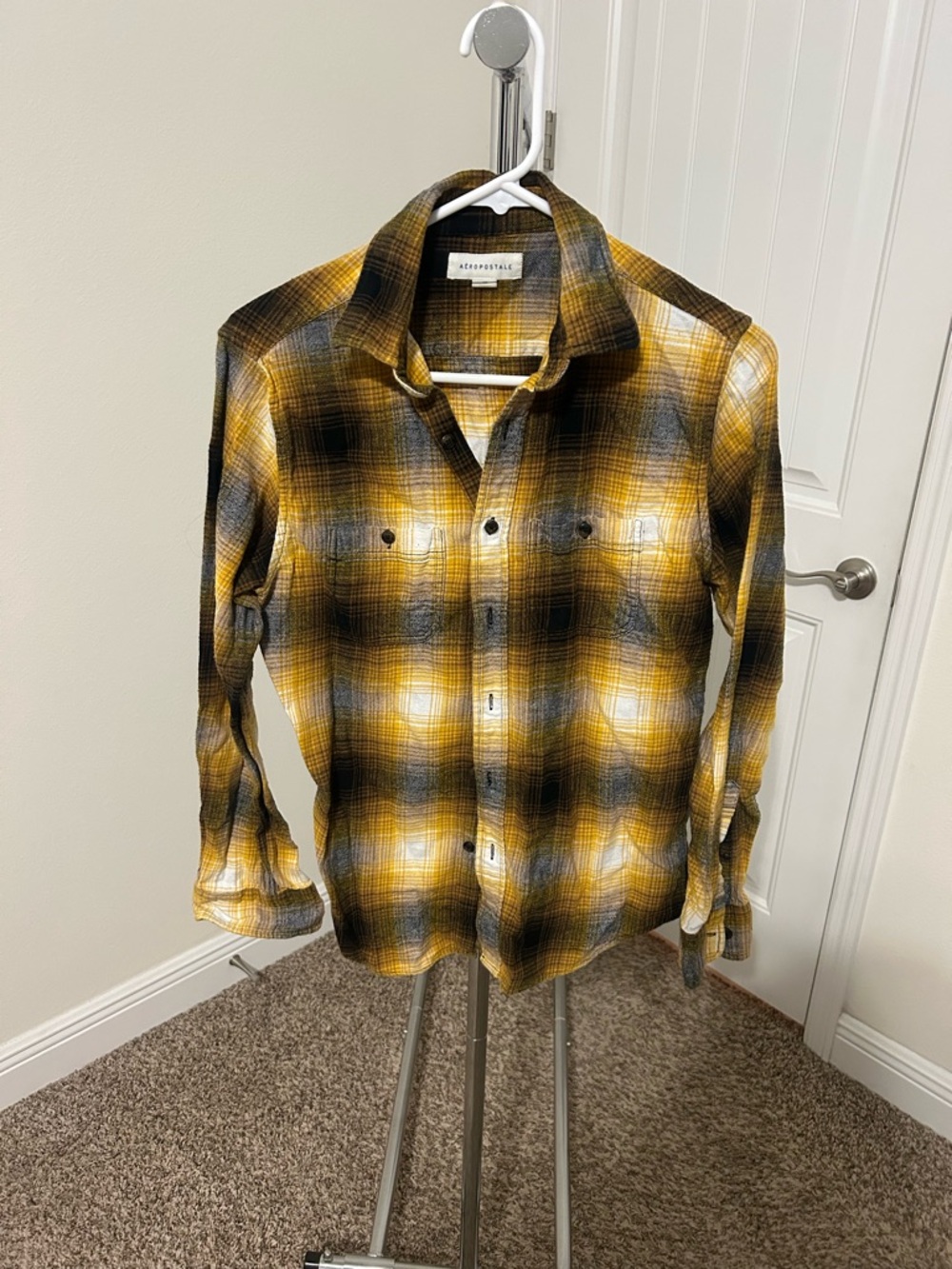 Aeropostale Men's Yellow and Black Plaid Button-Down Shirt